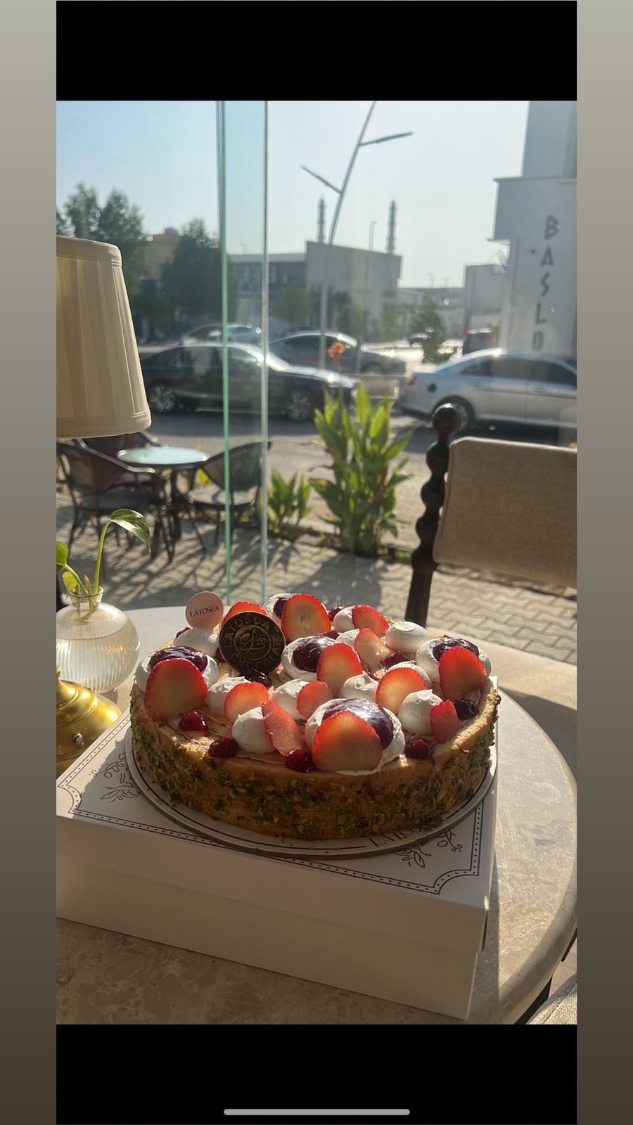كيكه سويس رول بحشوه شيز توت والفرواله